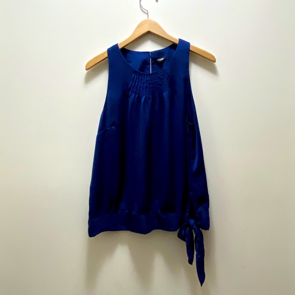 NWT Apt 9 Sleeveless Knotted Blue Blouse